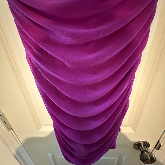 Windsor Off-Shoulder Ruched Dress M - Picture 7 of 7